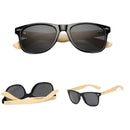 Óculos de Sol Preto com Hastes Amadeiradas